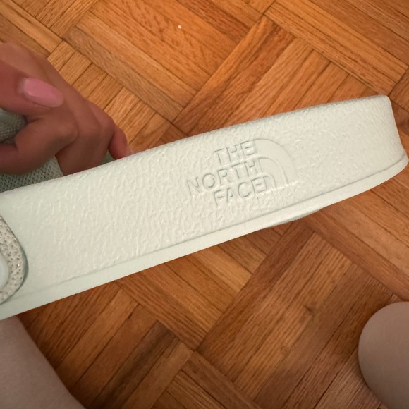 NWT mint green north face women slides size 8 - Picture 4 of 4